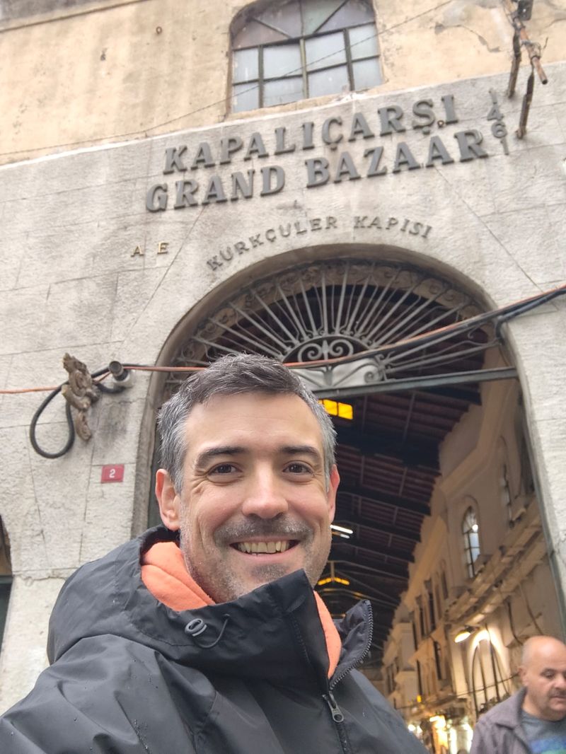 Nico en el Gran Bazar de Estambul