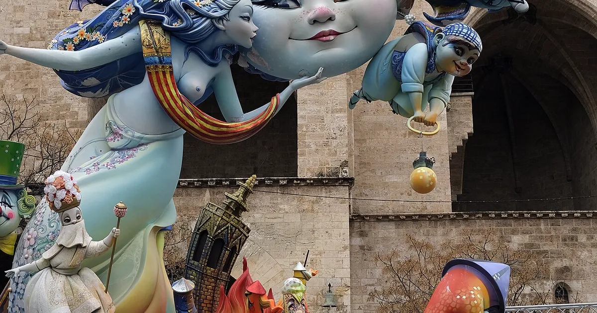Las Fallas desde dentro: vivir en Valencia más allá del fuego